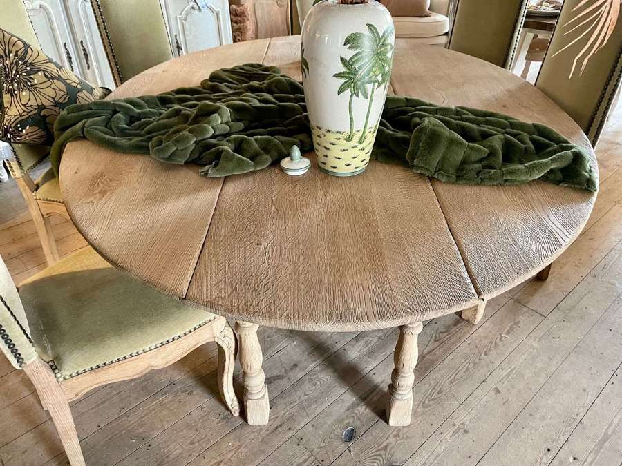 Drop-leaf oval dining table